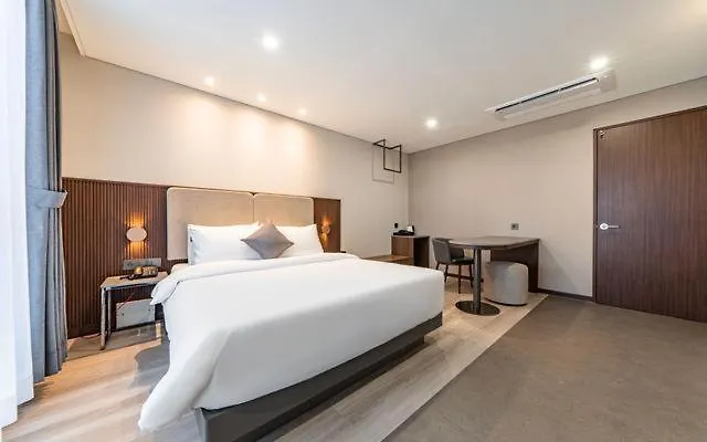 Hound Hotel Gijang Osiria Busan 2*,