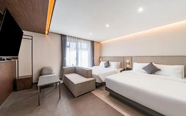 Hound Hotel Gijang Osiria Busan 2*,