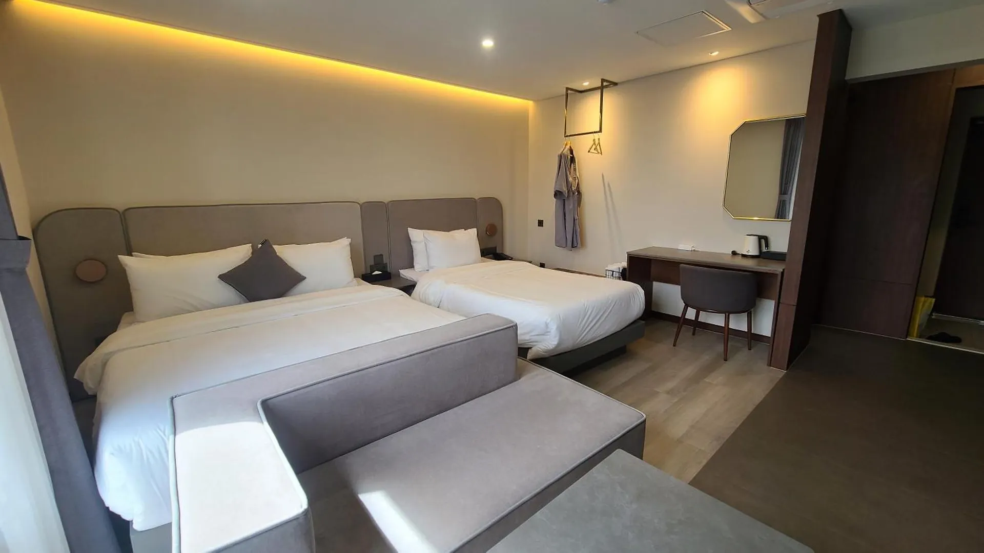 Hound Hotel Gijang Osiria Busan 2*,  South Korea